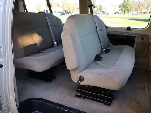 Used 2009 Ford E-350 and Econoline 350 Super Duty Wagon image 21