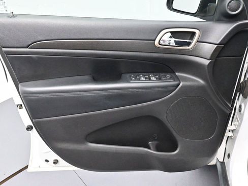 Used 2016 Jeep Grand Cherokee Laredo w/ Quick Order Package 23E AWD/4WD image 10