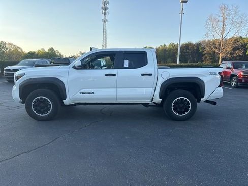 Used 2024 Toyota Tacoma TRD Off-Road AWD/4WD image 39