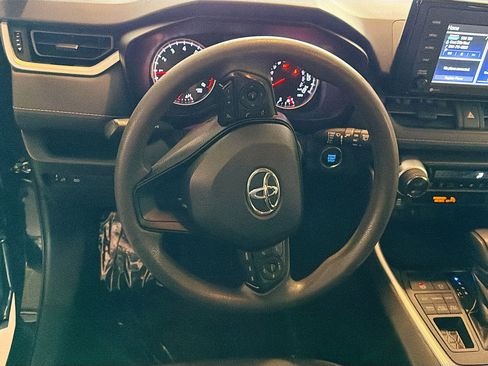 Used 2020 Toyota RAV4 XLE w/ Convenience Package AWD/4WD image 18