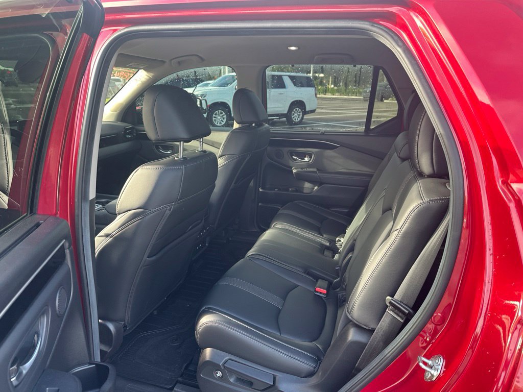 Used 2025 Honda Pilot EX-L image 11