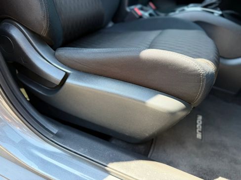 Used 2019 Nissan Rogue SV AWD/4WD image 5
