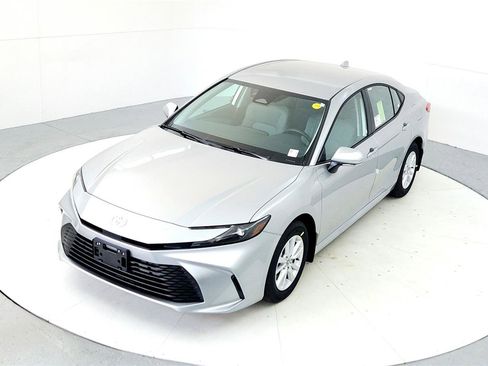 Used 2026 Toyota Camry LE image 10