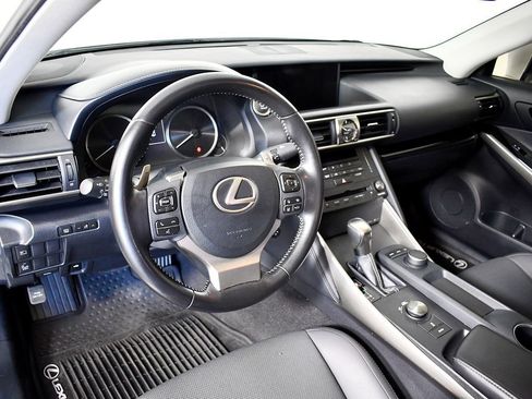Used 2020 Lexus IS 300 image 26