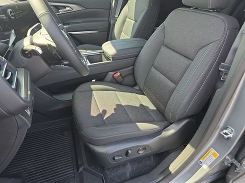 Used 2025 Chevrolet Traverse LT w/ LPO, Floor Liner Package FWD image 19