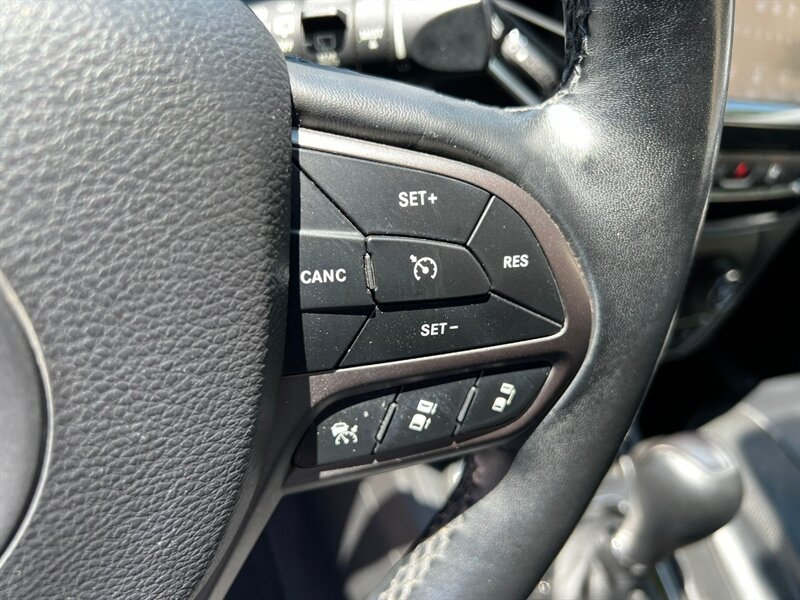 Used 2019 Jeep Cherokee Limited w/ Luxury Group AWD/4WD image 30