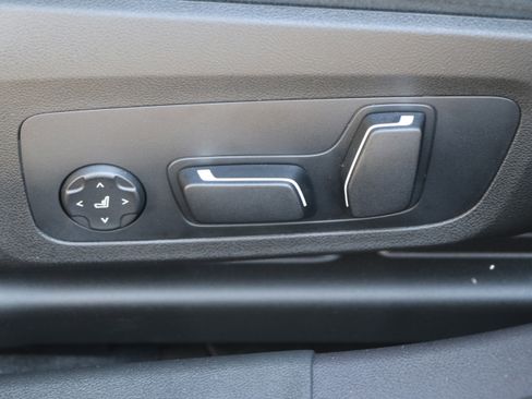 Certified 2025 BMW 330i Sedan w/ M Sport Package image 28