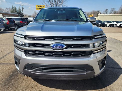 Used 2024 Ford Expedition Max XLT image 3