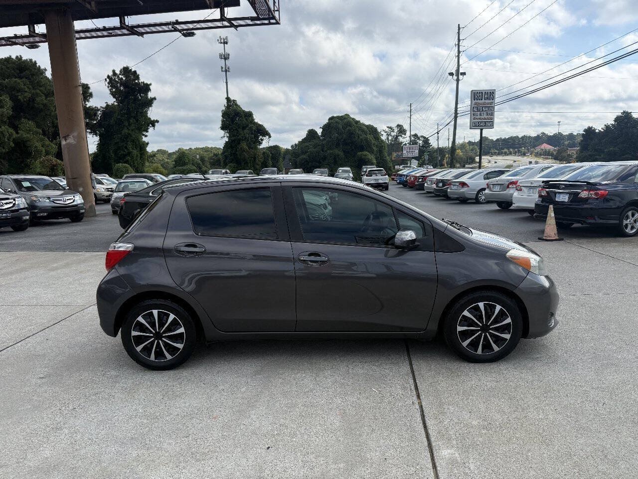 Used 2014 Toyota Yaris LE FWD image 8