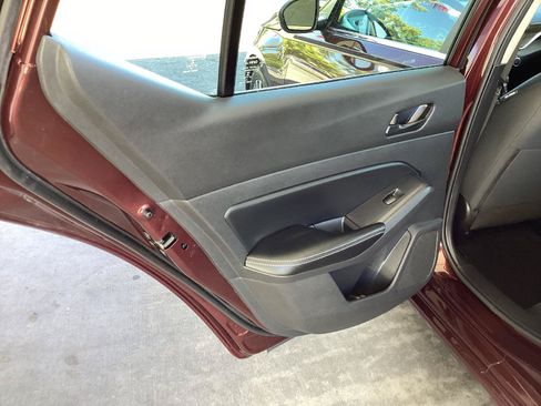 Used 2024 Nissan Altima 2.5 SV FWD image 11