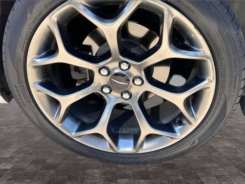 Used 2018 Chrysler 300 S w/ 300S Premium Group RWD image 5