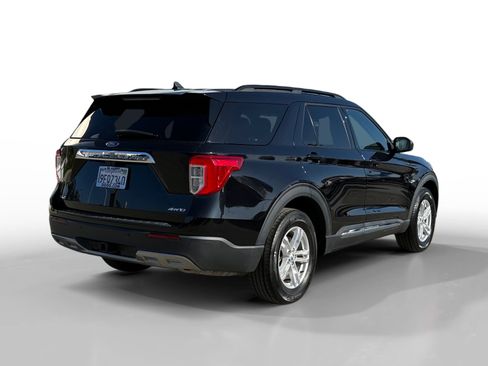 Used 2022 Ford Explorer XLT w/ Equipment Group 202A image 5