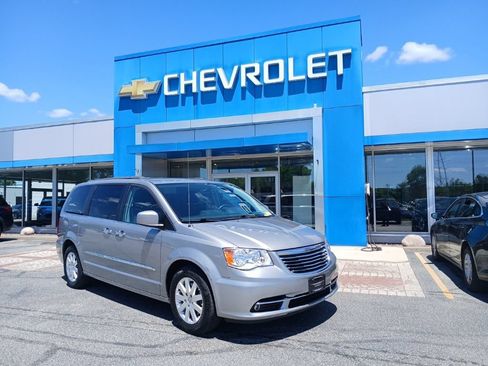 Used 2016 Chrysler Town & Country Touring w/ Driver Convenience Group FWD image 1