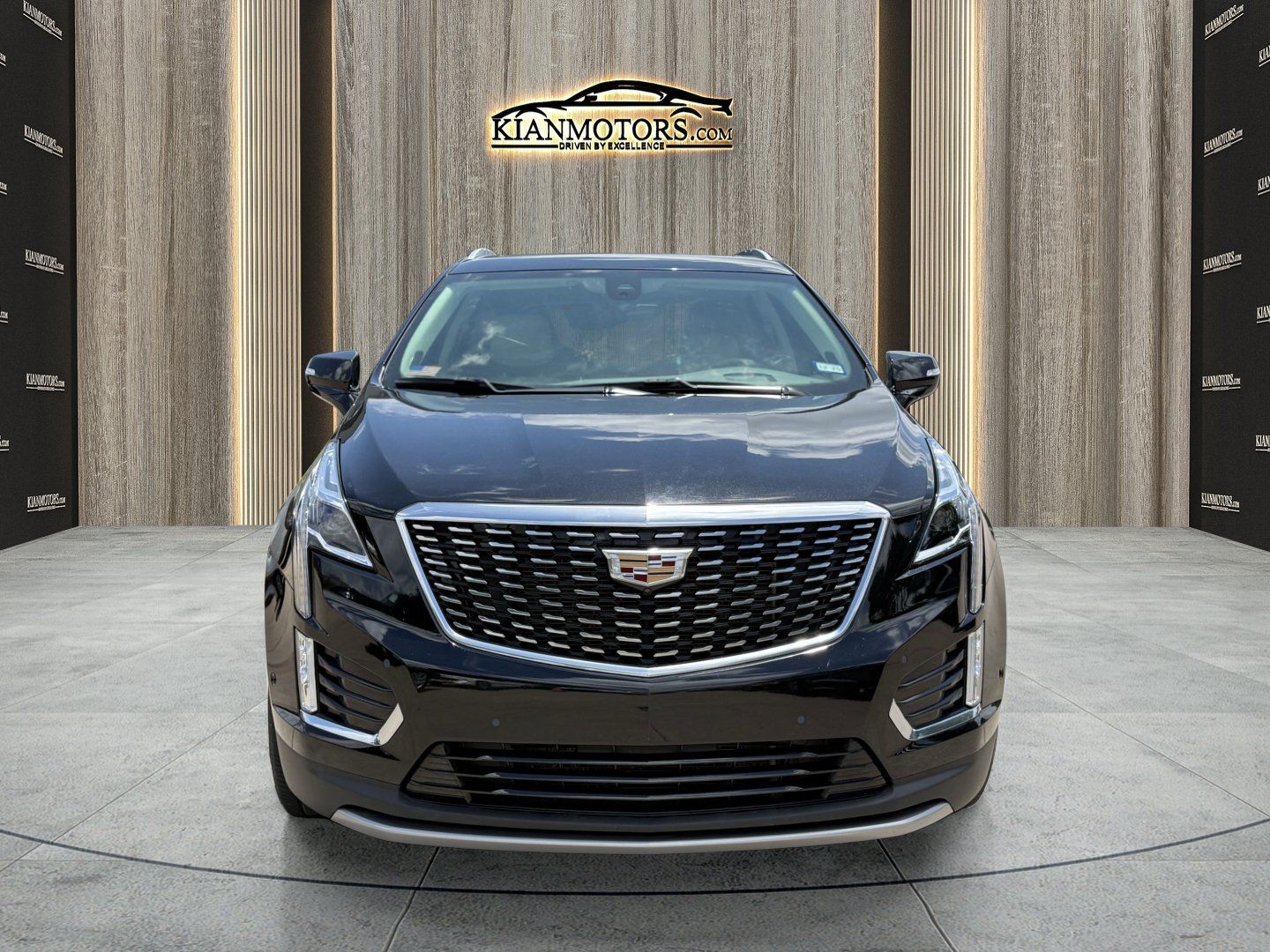 Used 2021 Cadillac XT5 Premium Luxury FWD image 2