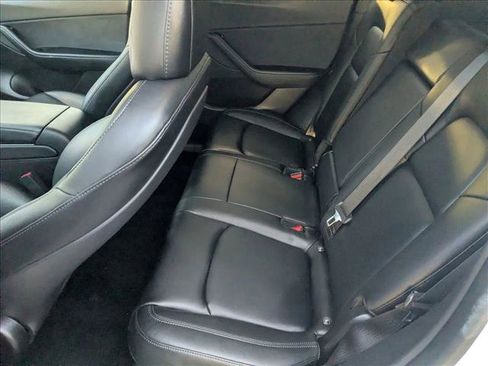 Used 2021 Tesla Model Y Long Range image 19