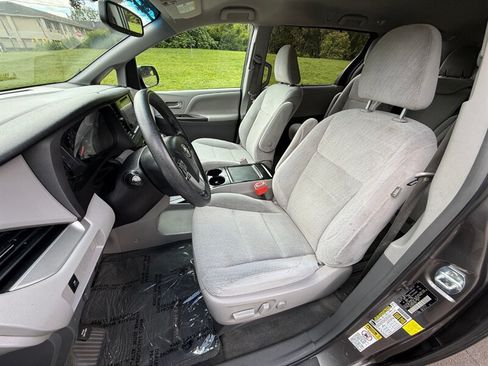 Used 2016 Toyota Sienna LE FWD image 8