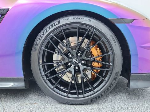 Used 2024 Nissan GT-R Premium w/ Premium Interior Package image 34