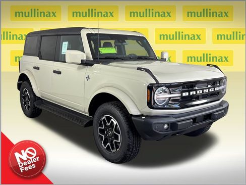 New 2026 Ford Bronco Outer Banks AWD/4WD image 1