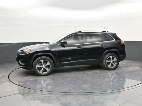 Used 2019 Jeep Cherokee Limited image 3