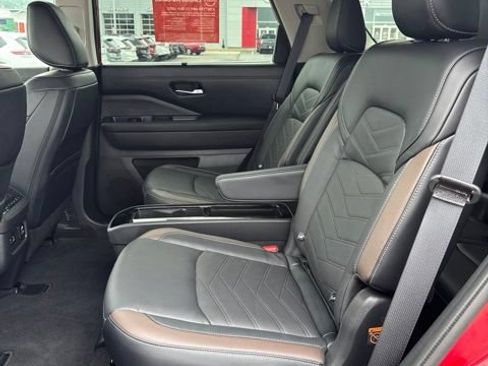 Certified 2023 Nissan Pathfinder Platinum AWD/4WD image 11