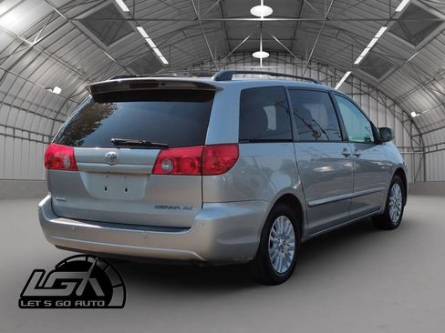 Used 2009 Toyota Sienna FWD image 5