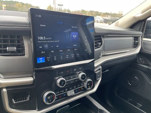 Used 2024 Ford Expedition XLT image 18