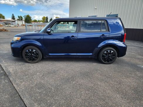 Used 2014 Scion xB image 2