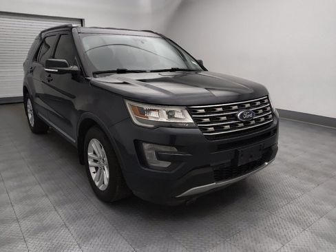 Used 2017 Ford Explorer XLT FWD image 13
