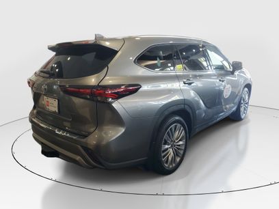 Certified 2025 Toyota Highlander Platinum