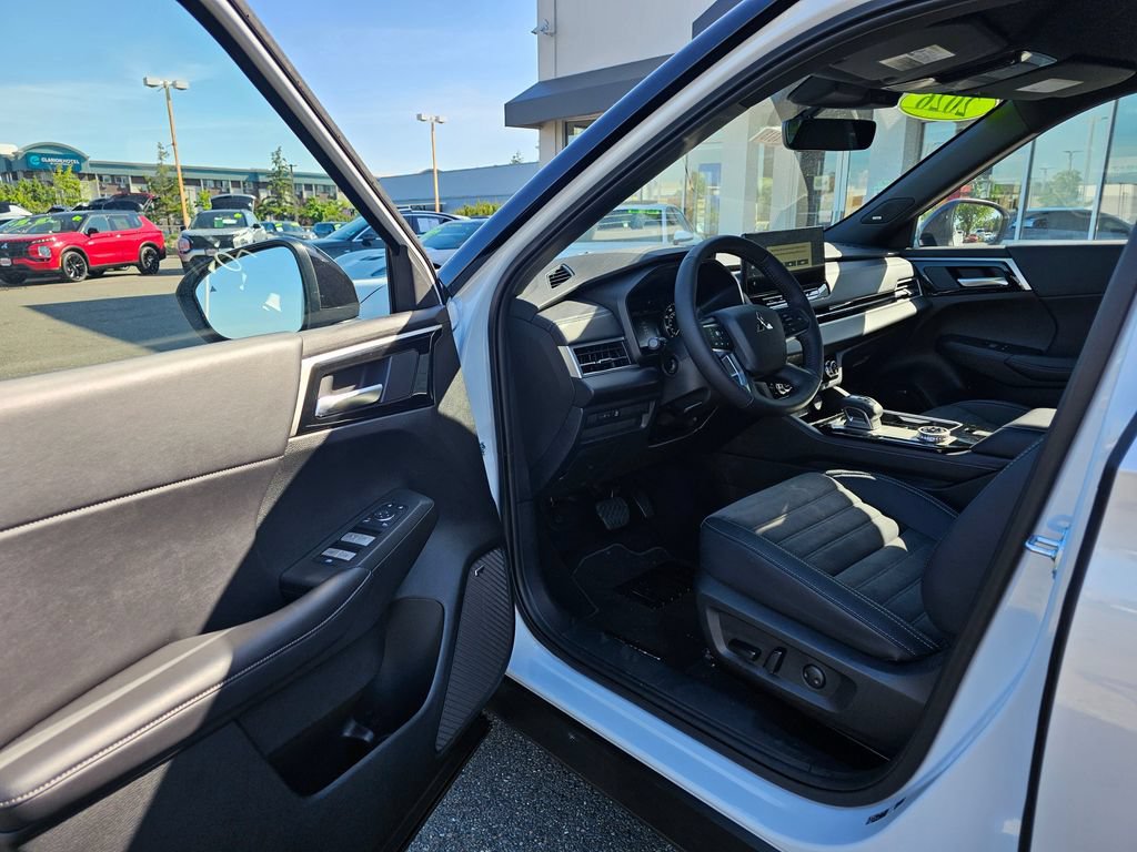 Used 2026 Mitsubishi Outlander LE AWD/4WD image 16