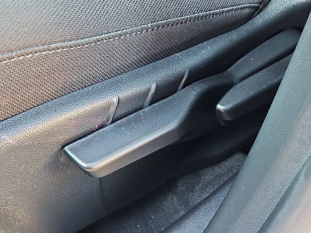Used 2026 Chevrolet Equinox LT FWD image 14
