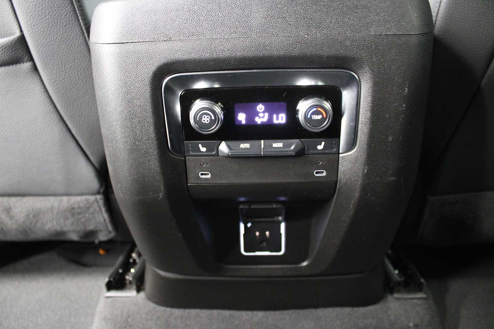 Used 2025 GMC Yukon XL Denali AWD/4WD image 45