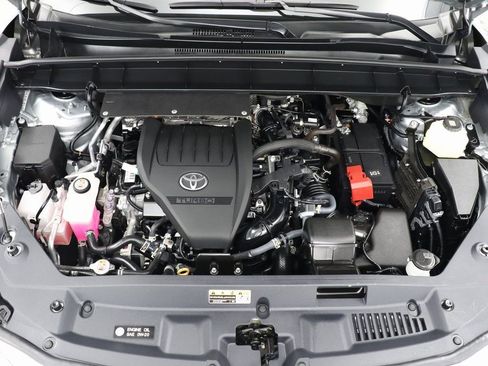 Used 2024 Toyota Highlander XLE image 9