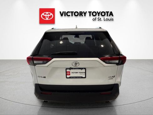 Used 2019 Toyota RAV4 XLE AWD/4WD image 4