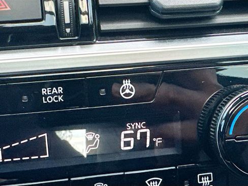 Used 2024 Nissan Pathfinder SL w/ SL Premium Package image 27