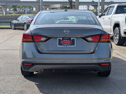 Used 2024 Nissan Altima 2.5 SV FWD image 5
