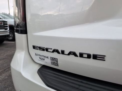 Used 2023 Cadillac Escalade ESV Sport Platinum AWD/4WD image 5