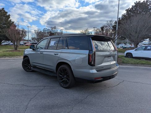 Used 2024 Cadillac Escalade Sport w/ LPO, ONYX Package image 7