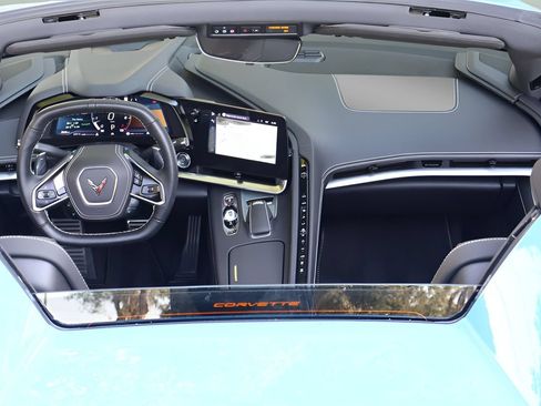 Used 2025 Chevrolet Corvette Stingray Convertible w/ 1LT RWD image 15