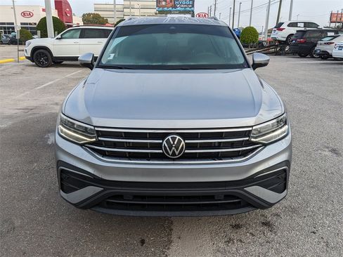 Certified 2023 Volkswagen Tiguan SE image 11