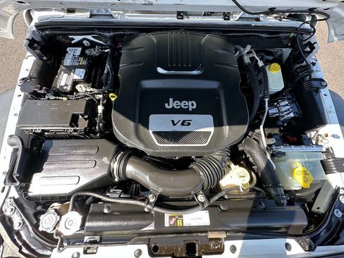 Used 2016 Jeep Wrangler Rubicon image 24