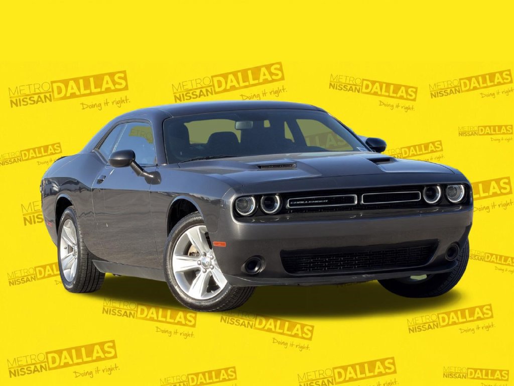Used 2023 Dodge Challenger SXT RWD image 2