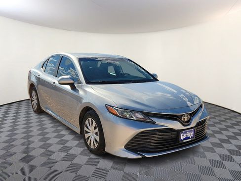 Used 2020 Toyota Camry L image 6