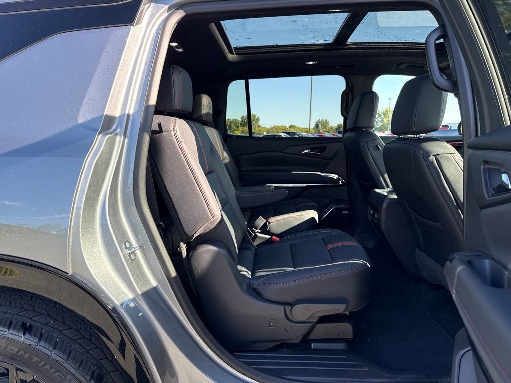 Used 2026 Chevrolet Traverse RS AWD/4WD image 13