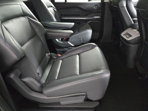 New 2026 Lincoln Navigator L Premier AWD/4WD image 18