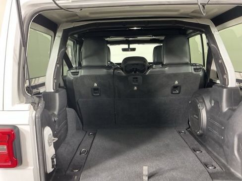 Used 2018 Jeep Wrangler Unlimited Sahara AWD/4WD image 25