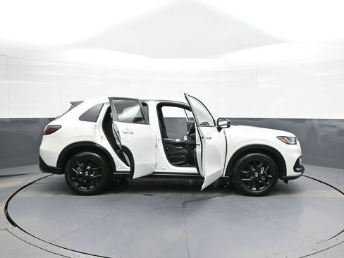 Used 2025 Honda HR-V Sport image 40