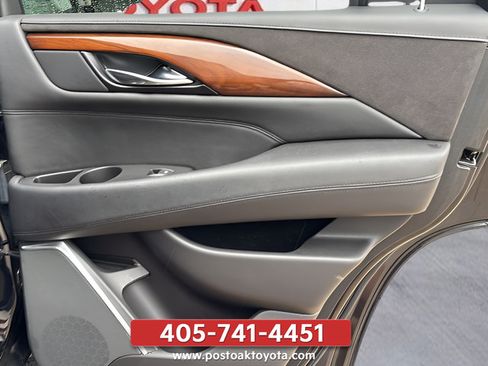 Used 2020 Cadillac Escalade Luxury w/ Escalade Sport Edition AWD/4WD image 12
