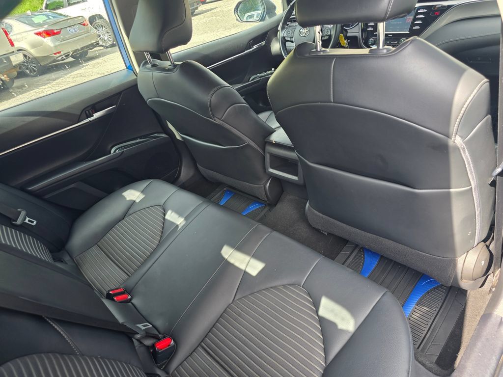 Used 2020 Toyota Camry SE FWD image 27