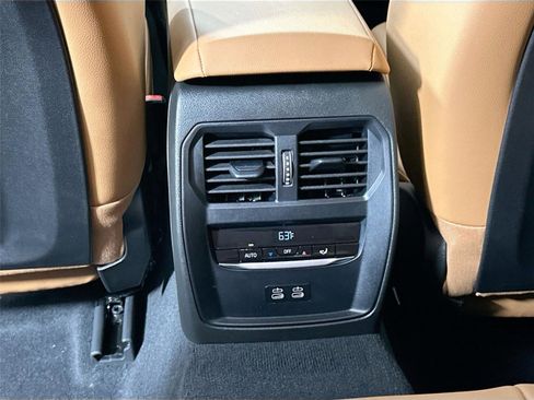 New 2025 BMW 330i Sedan w/ Premium Package RWD image 29